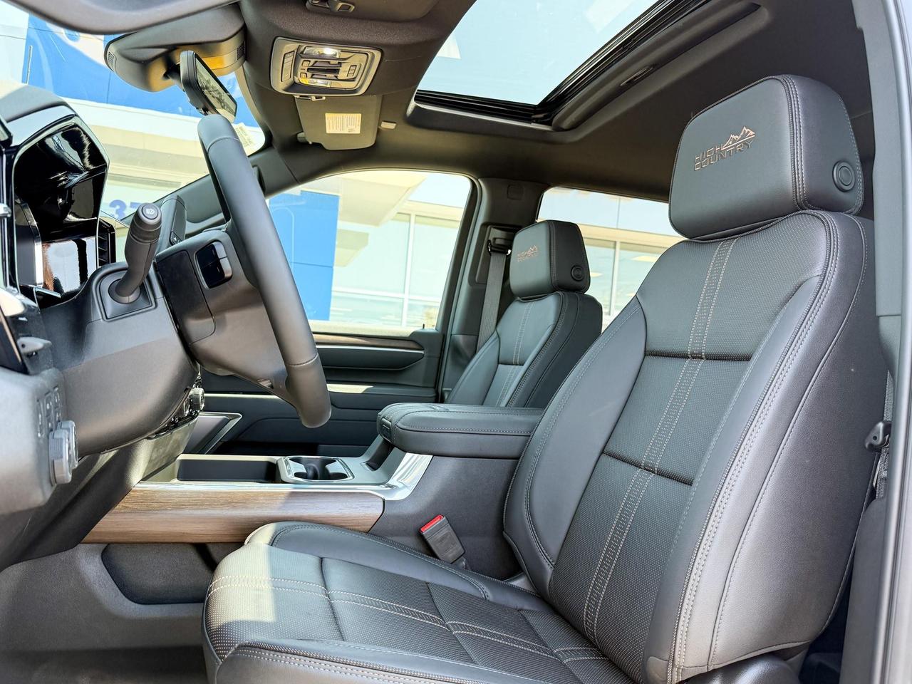 2025 Chevrolet Silverado 2500 HD High Country 6.6L DURAMAX WITH REMOTE START/ENTRY, SUNROOF, HEATED SEATS, HEATED STEERING WHEEL, VENTILATED SEATS, BOSE SOUND SYSTEM, POWER UP/DOWN TAILGATE Photo