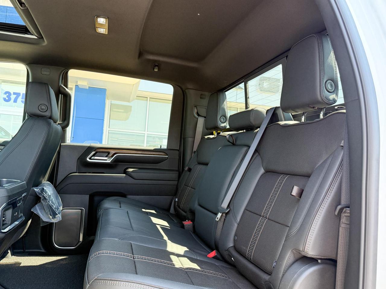 2025 Chevrolet Silverado 2500 HD High Country 6.6L DURAMAX WITH REMOTE START/ENTRY, SUNROOF, HEATED SEATS, HEATED STEERING WHEEL, VENTILATED SEATS, BOSE SOUND SYSTEM, POWER UP/DOWN TAILGATE Photo