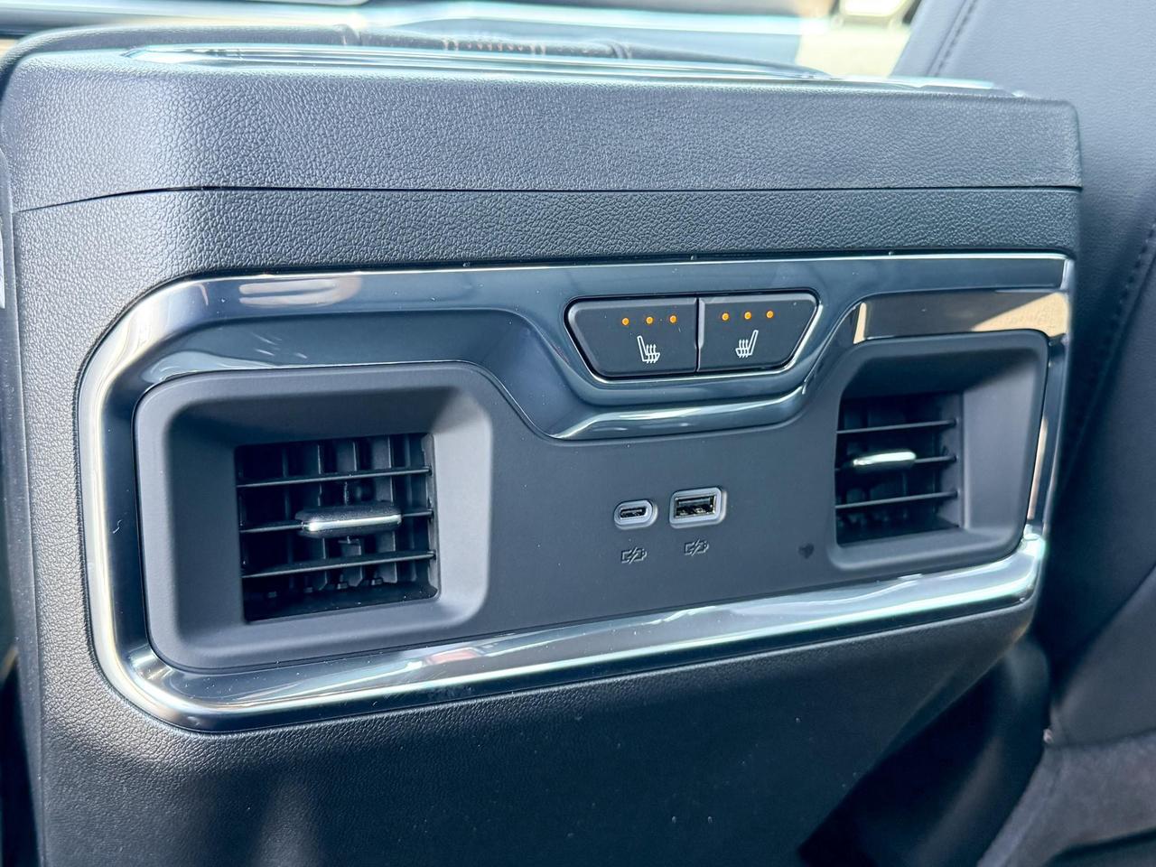 2025 Chevrolet Silverado 2500 HD High Country 6.6L DURAMAX WITH REMOTE START/ENTRY, SUNROOF, HEATED SEATS, HEATED STEERING WHEEL, VENTILATED SEATS, BOSE SOUND SYSTEM, POWER UP/DOWN TAILGATE Photo