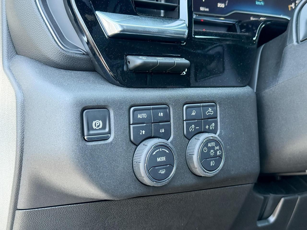 2025 Chevrolet Silverado 2500 HD High Country 6.6L DURAMAX WITH REMOTE START/ENTRY, SUNROOF, HEATED SEATS, HEATED STEERING WHEEL, VENTILATED SEATS, BOSE SOUND SYSTEM, POWER UP/DOWN TAILGATE Photo