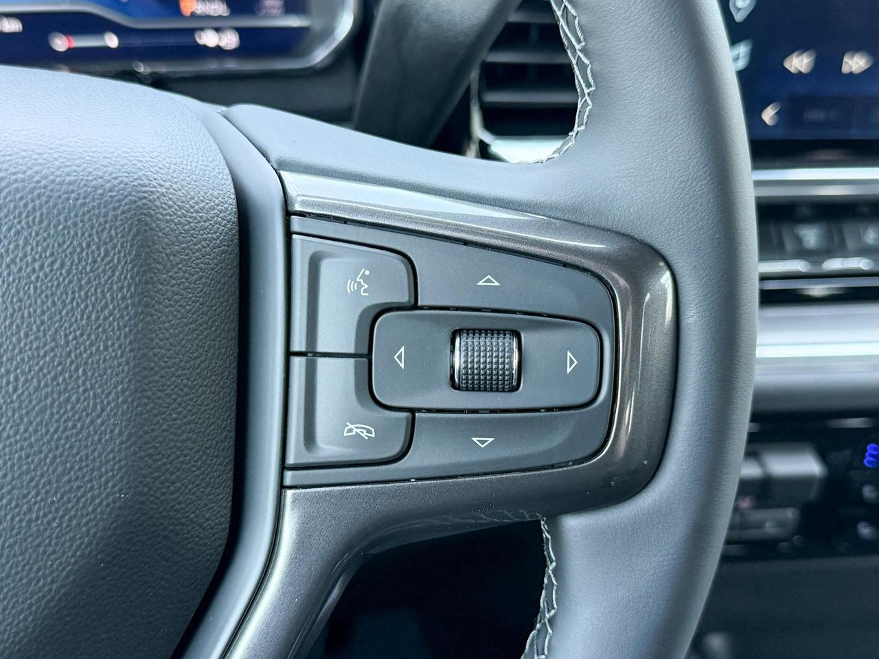 2025 Chevrolet Silverado 2500 HD High Country 6.6L DURAMAX WITH REMOTE START/ENTRY, SUNROOF, HEATED SEATS, HEATED STEERING WHEEL, VENTILATED SEATS, BOSE SOUND SYSTEM, POWER UP/DOWN TAILGATE Photo