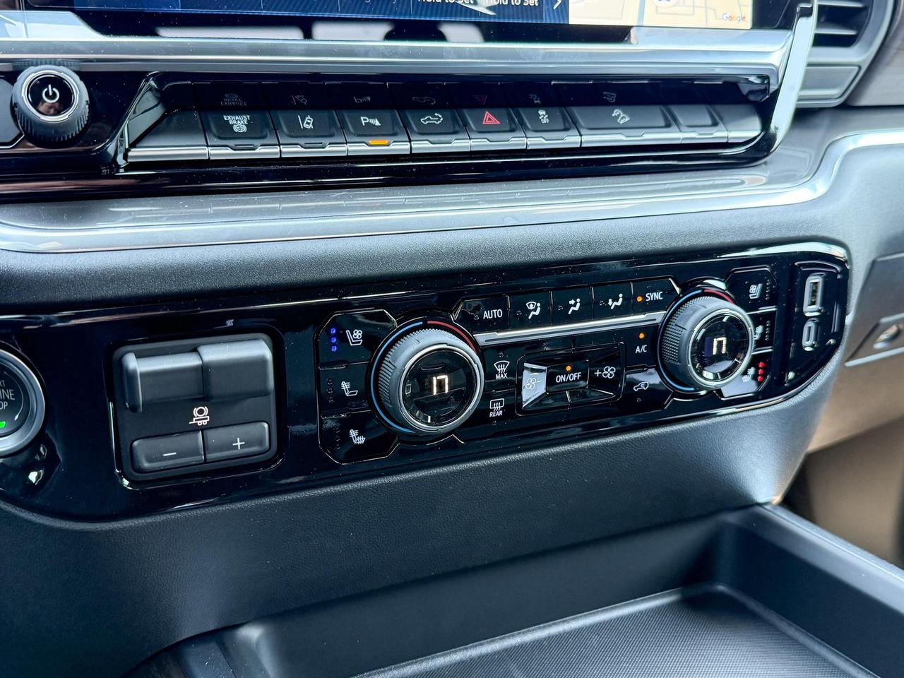 2025 Chevrolet Silverado 2500 HD High Country 6.6L DURAMAX WITH REMOTE START/ENTRY, SUNROOF, HEATED SEATS, HEATED STEERING WHEEL, VENTILATED SEATS, BOSE SOUND SYSTEM, POWER UP/DOWN TAILGATE Photo