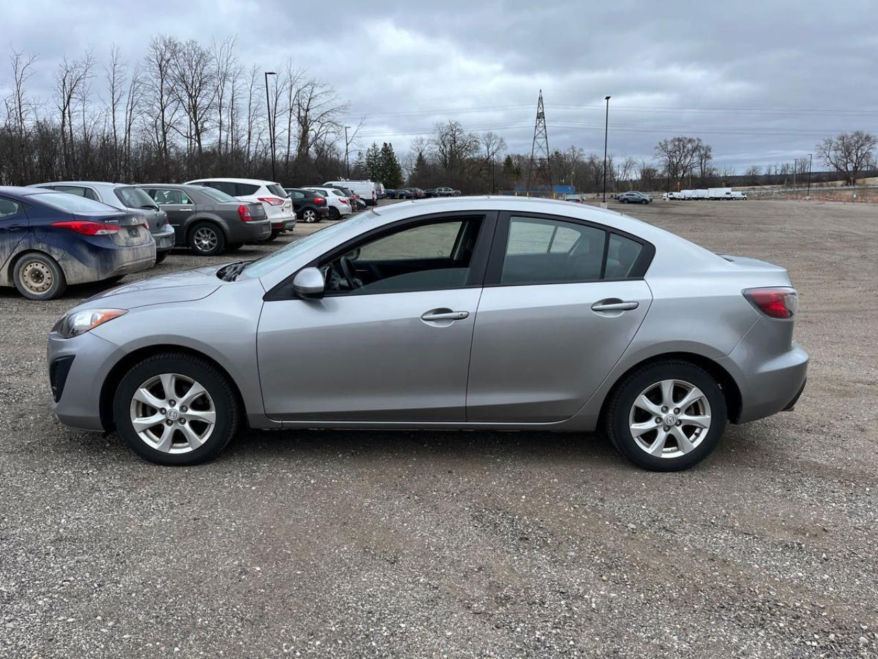 2011 Mazda MAZDA3 GS Photo2