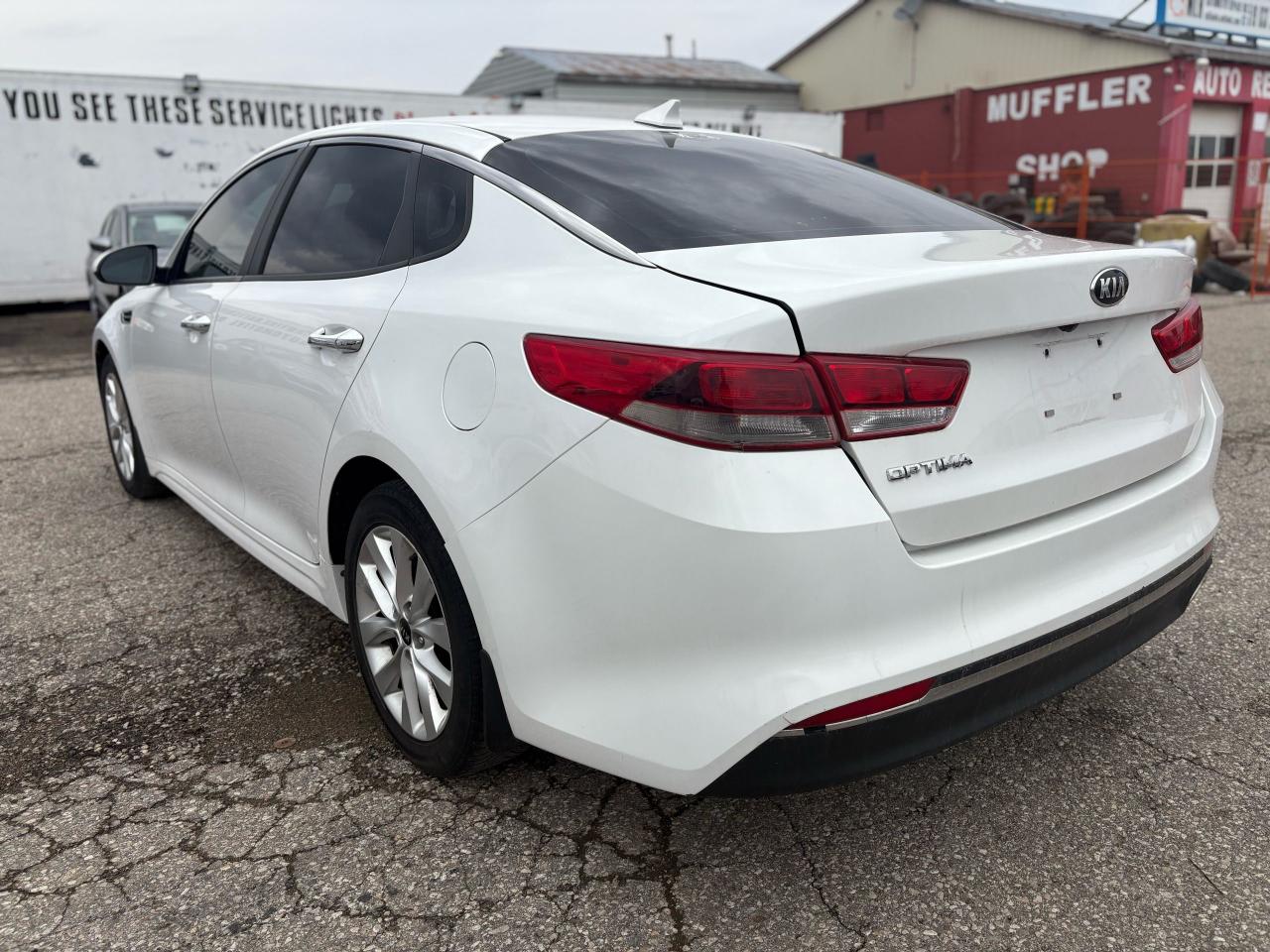 2016 Kia Optima LX+ Photo4