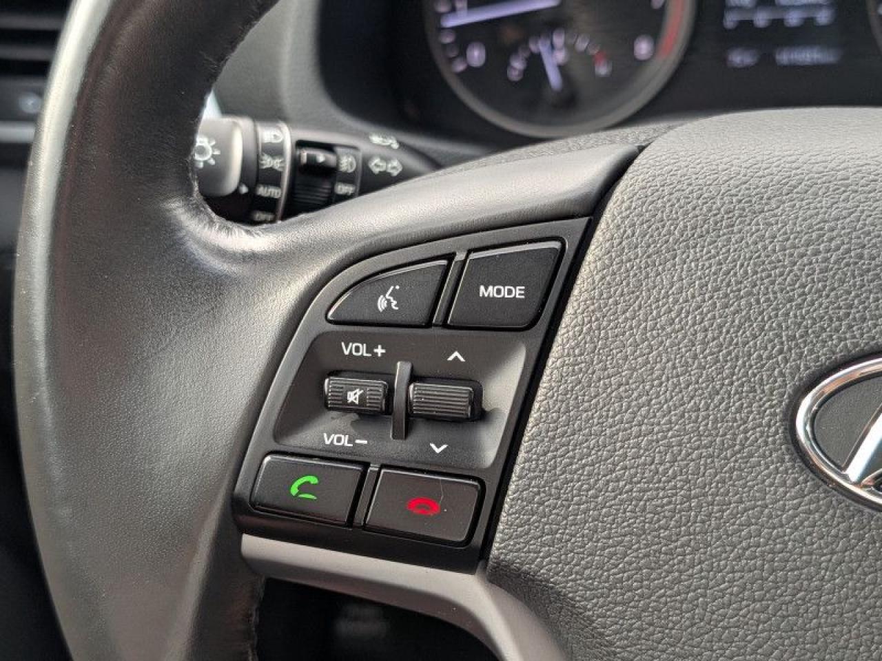 2017 Hyundai Tucson Luxury  **PANO ROOF - AM ALLOYS** Photo