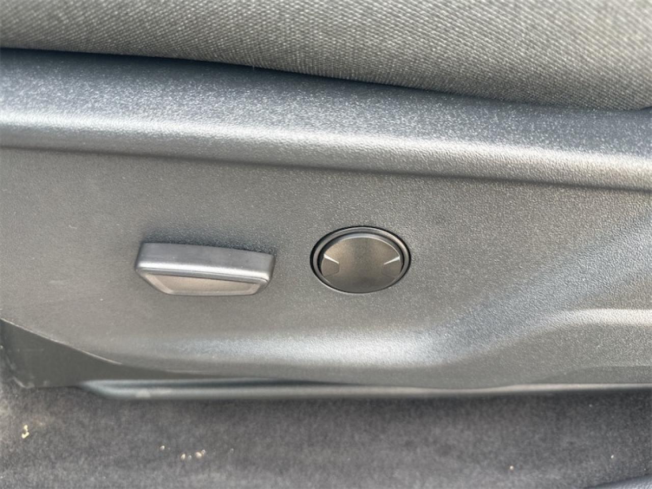 2025 Ford F-150 Lightning XLT  - Tailgate Step Photo5