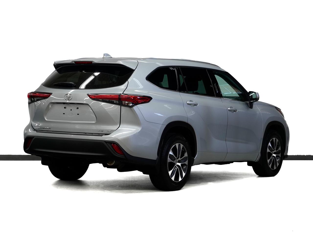 2020 Toyota Highlander XLE | AWD | Leather | Sunroof | BSM | CarPlay