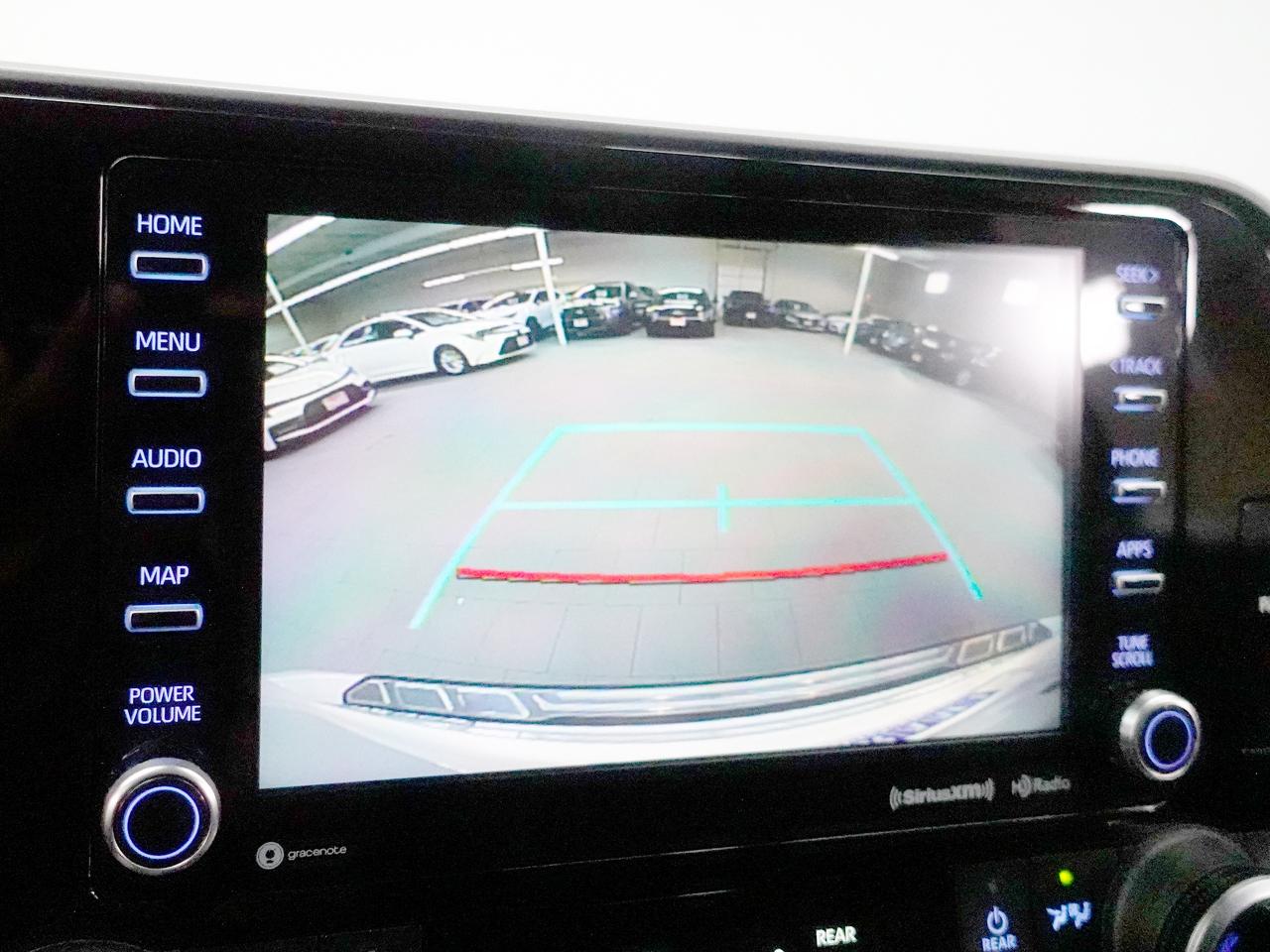 2020 Toyota Highlander XLE | AWD | Leather | Sunroof | BSM | CarPlay