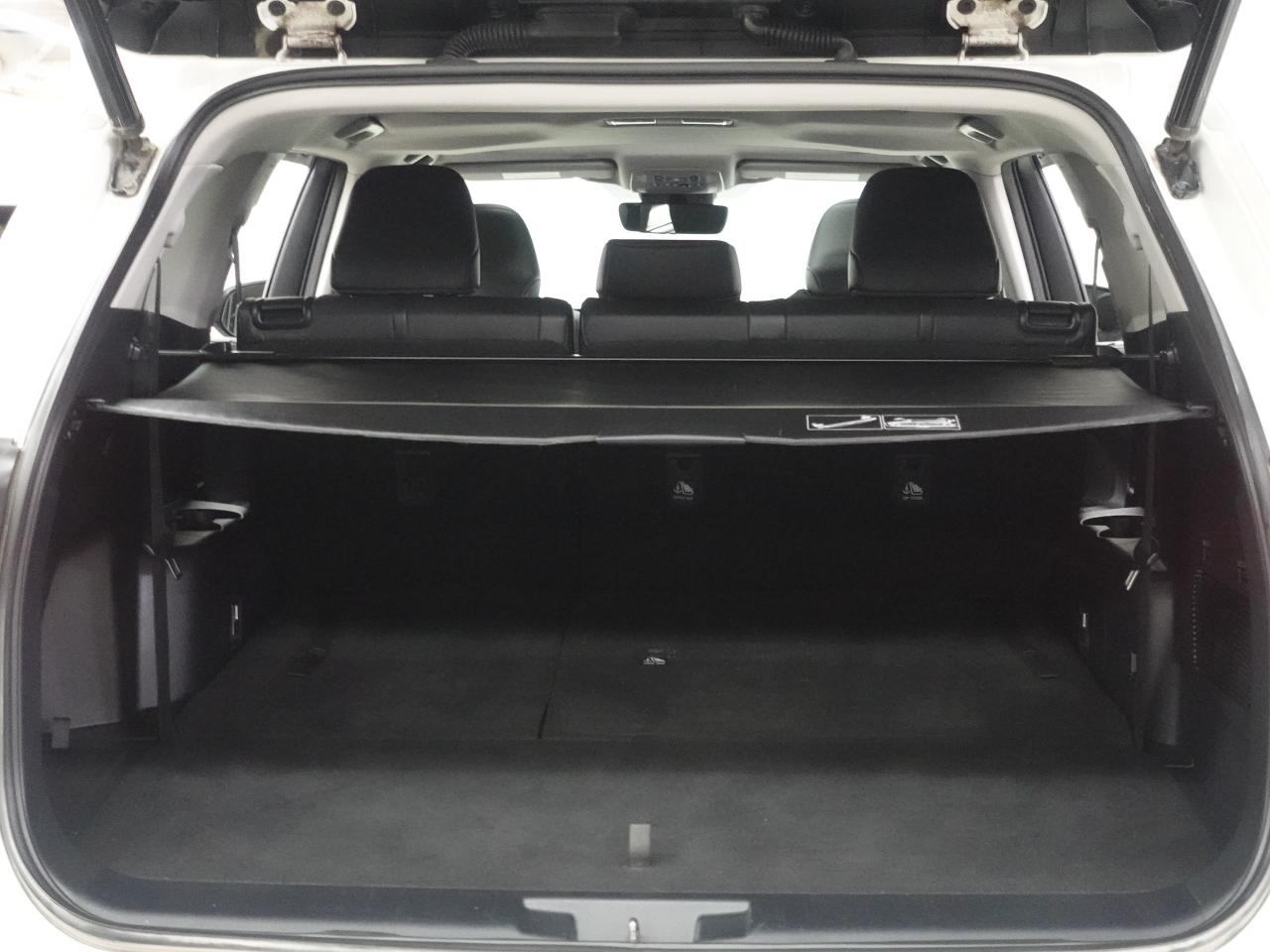 2020 Toyota Highlander XLE | AWD | Leather | Sunroof | BSM | CarPlay