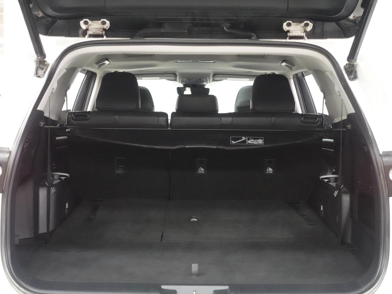 2020 Toyota Highlander XLE | AWD | Leather | Sunroof | BSM | CarPlay
