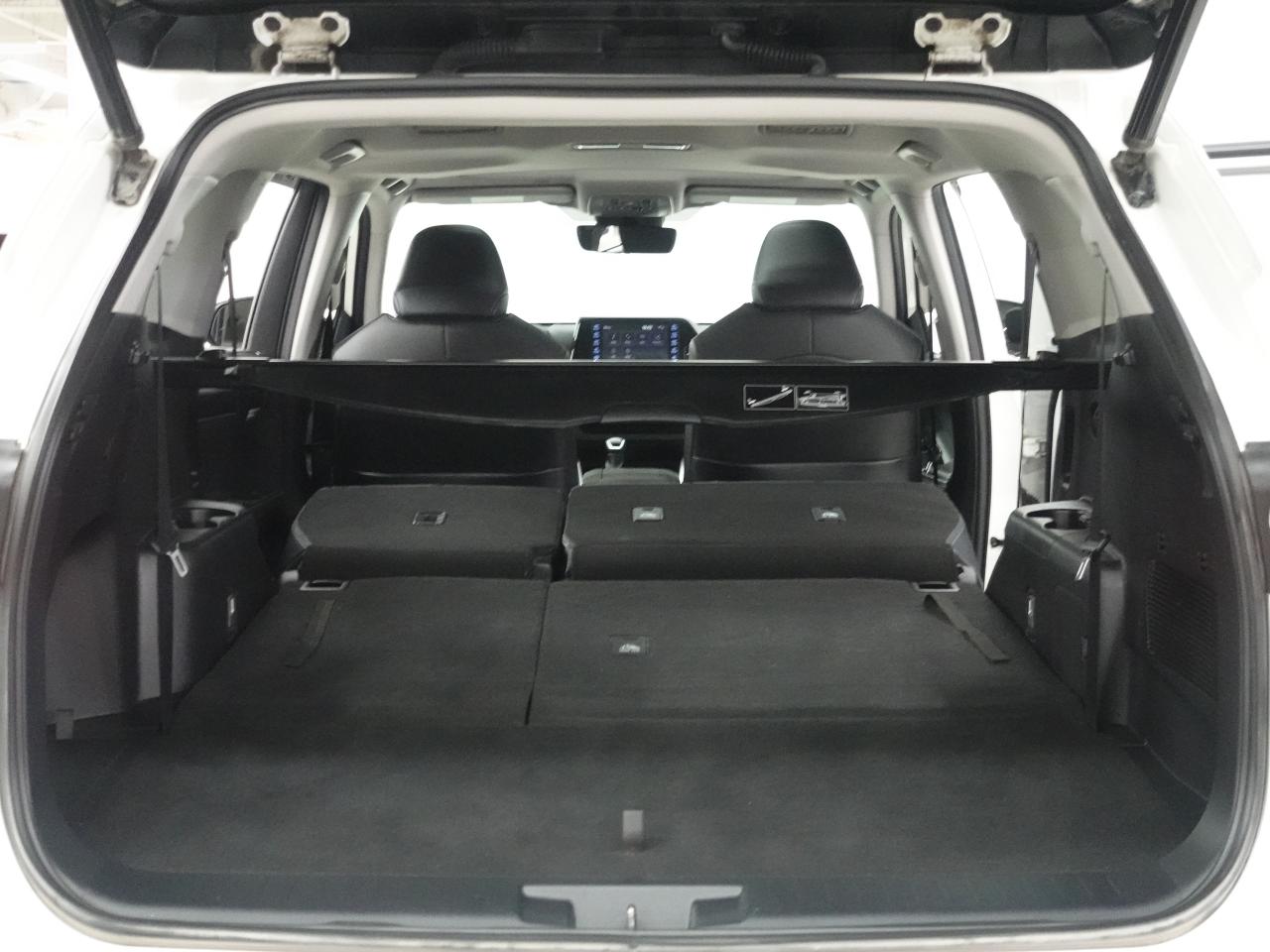 2020 Toyota Highlander XLE | AWD | Leather | Sunroof | BSM | CarPlay