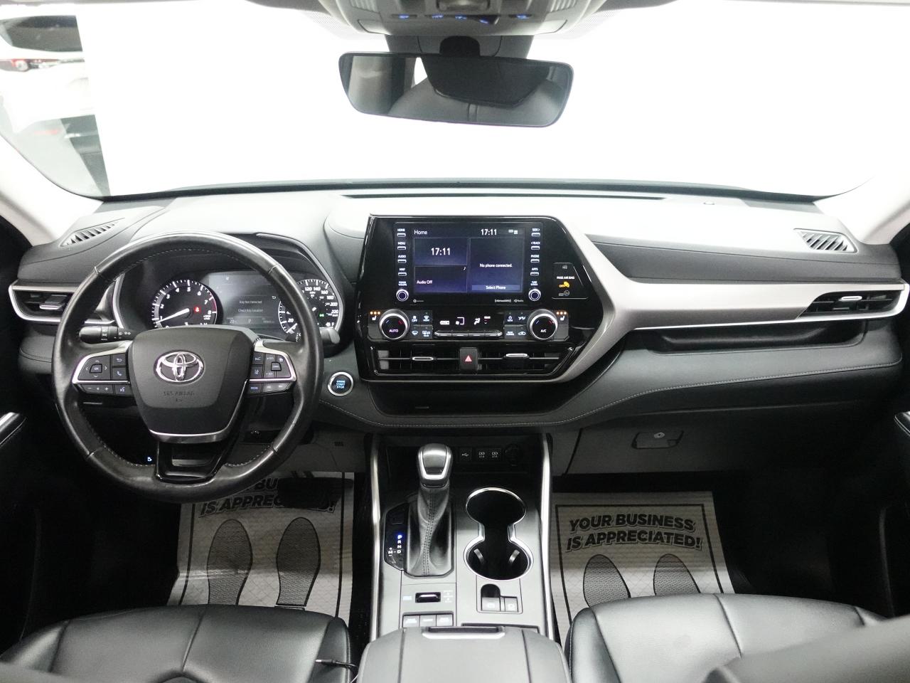 2020 Toyota Highlander XLE | AWD | Leather | Sunroof | BSM | CarPlay