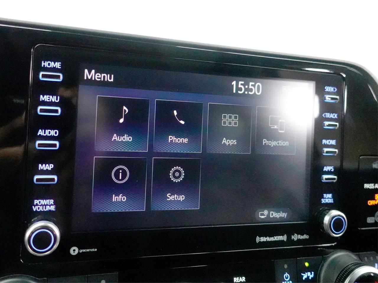 2020 Toyota Highlander XLE | AWD | Leather | Sunroof | BSM | CarPlay