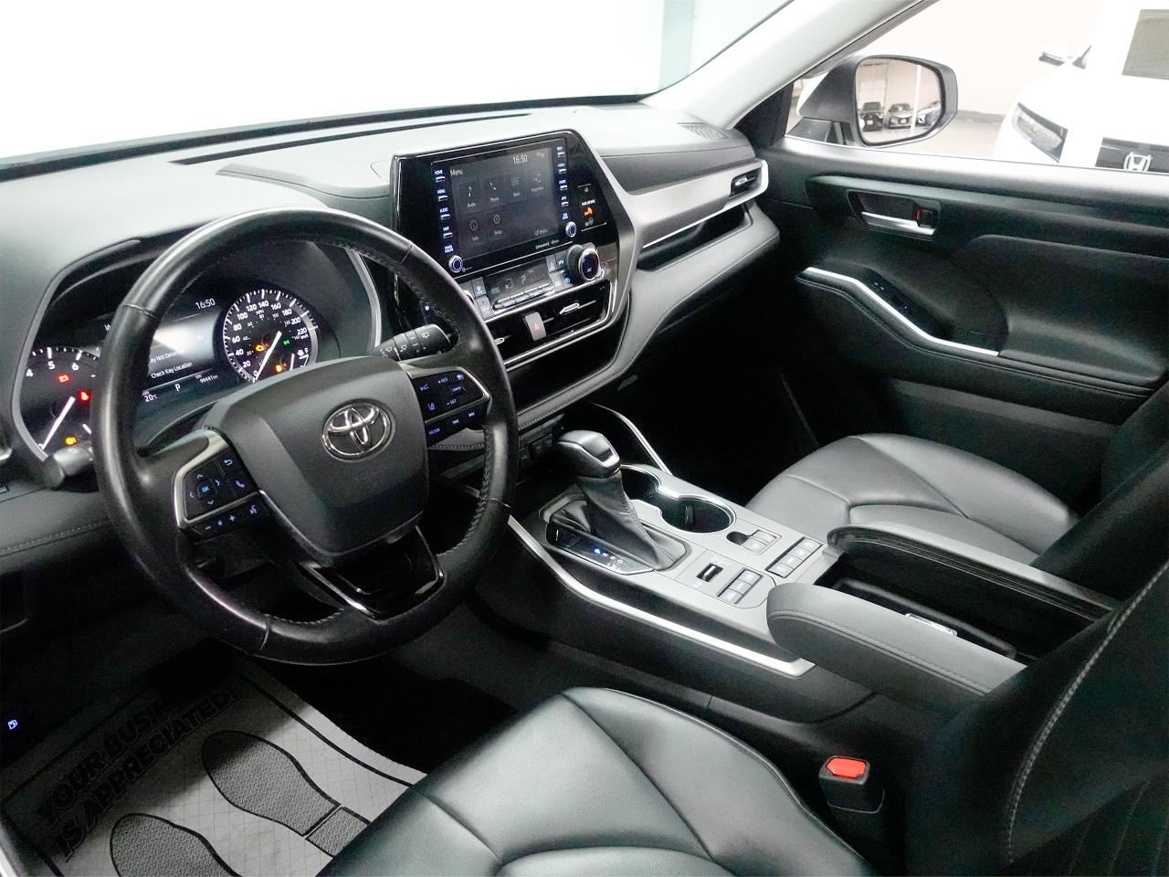 2020 Toyota Highlander XLE | AWD | Leather | Sunroof | BSM | CarPlay