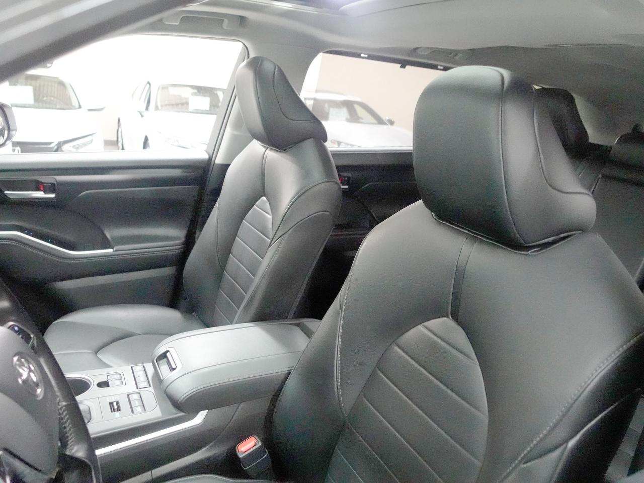 2020 Toyota Highlander XLE | AWD | Leather | Sunroof | BSM | CarPlay