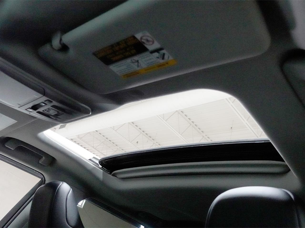 2020 Toyota Highlander XLE | AWD | Leather | Sunroof | BSM | CarPlay