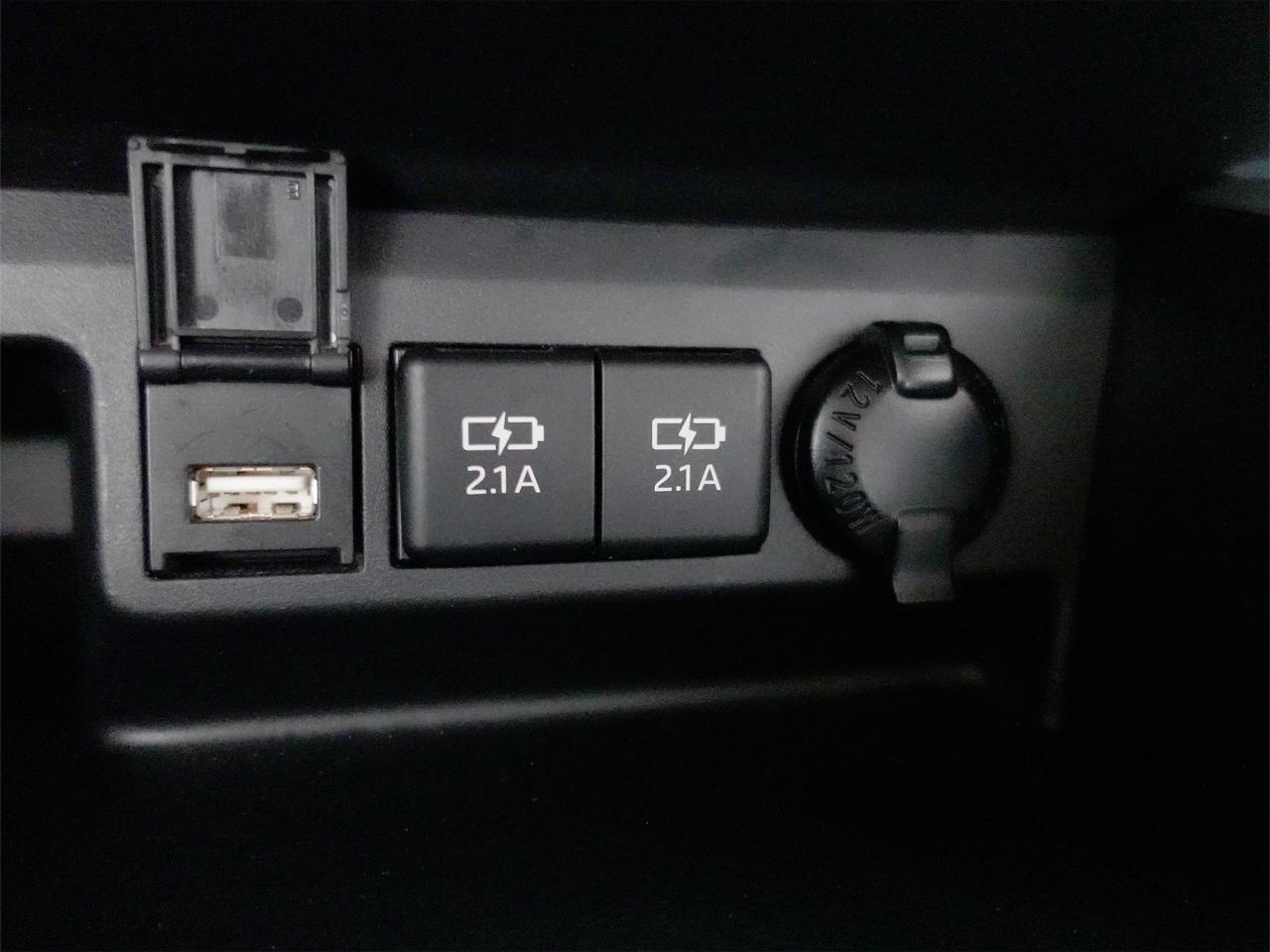 2020 Toyota Highlander XLE | AWD | Leather | Sunroof | BSM | CarPlay