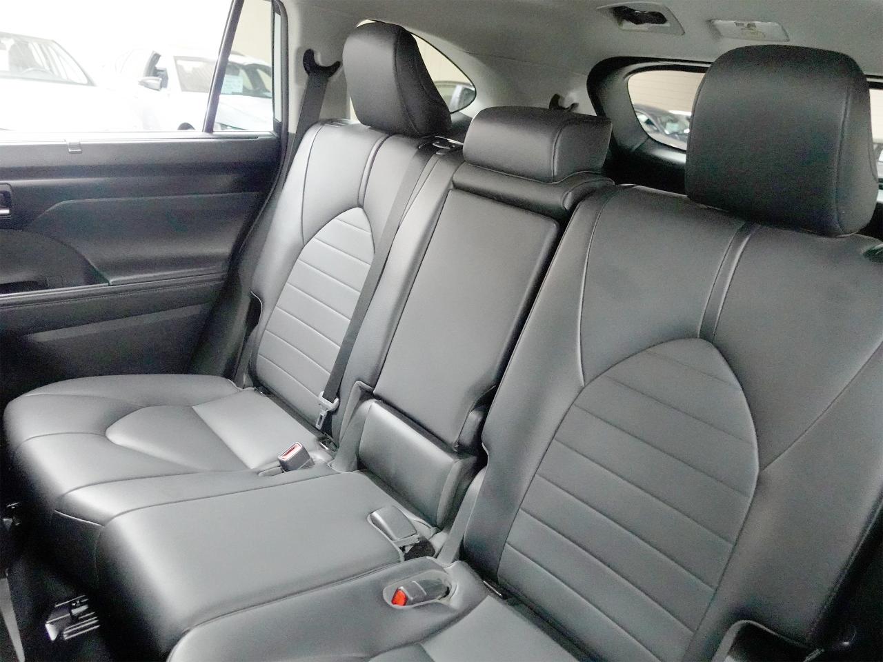 2020 Toyota Highlander XLE | AWD | Leather | Sunroof | BSM | CarPlay