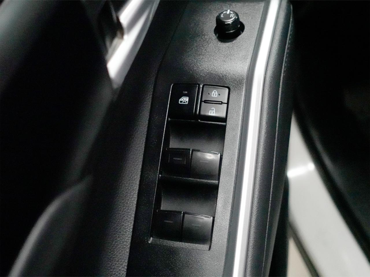 2020 Toyota Highlander XLE | AWD | Leather | Sunroof | BSM | CarPlay