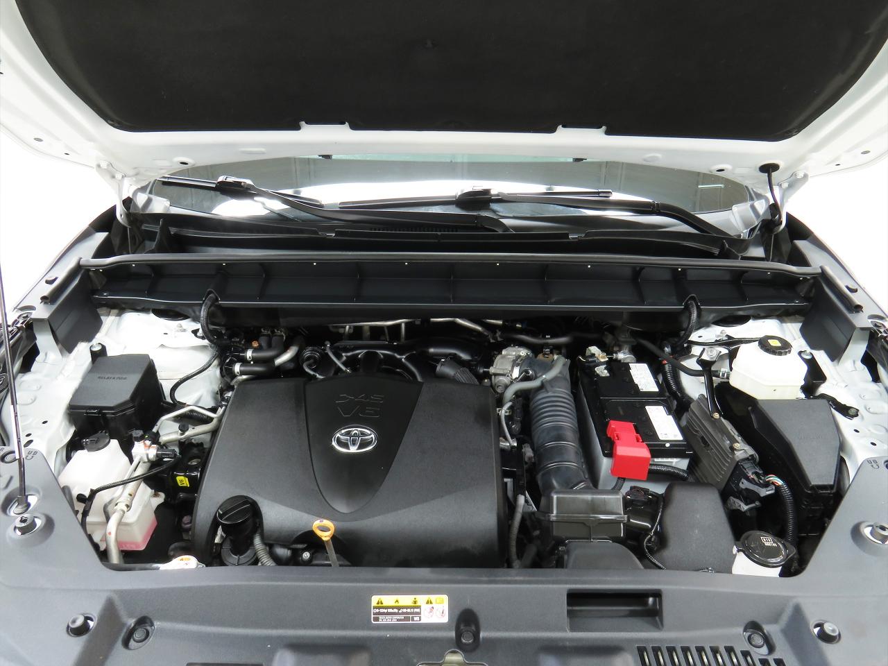 2020 Toyota Highlander XLE | AWD | Leather | Sunroof | BSM | CarPlay