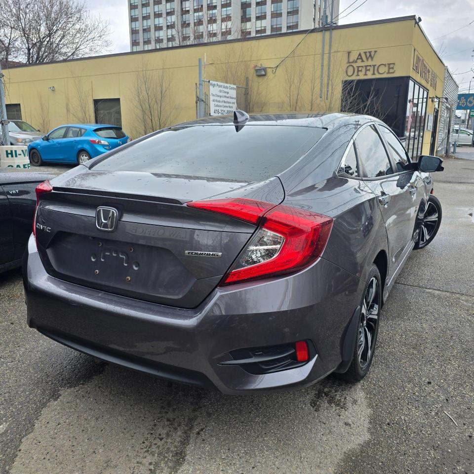 2018 Honda Civic Touring CVT Photo4