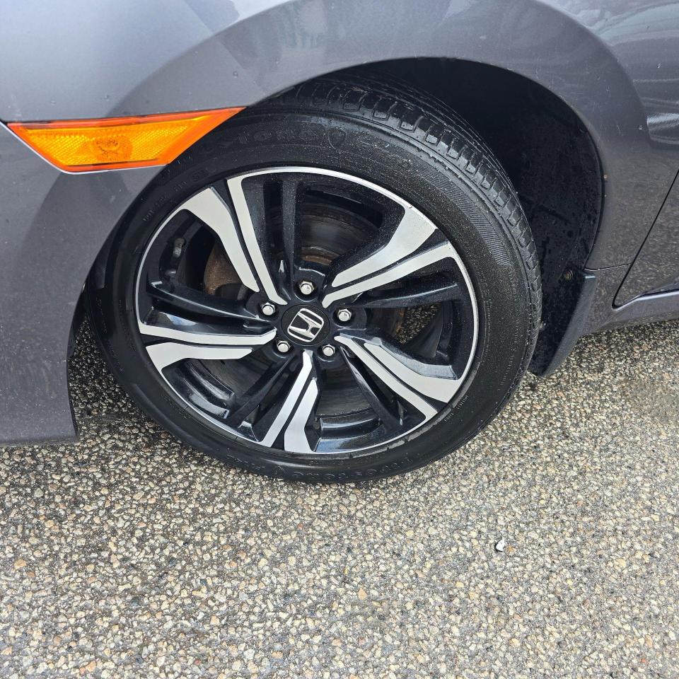 2018 Honda Civic Touring CVT - Photo #8