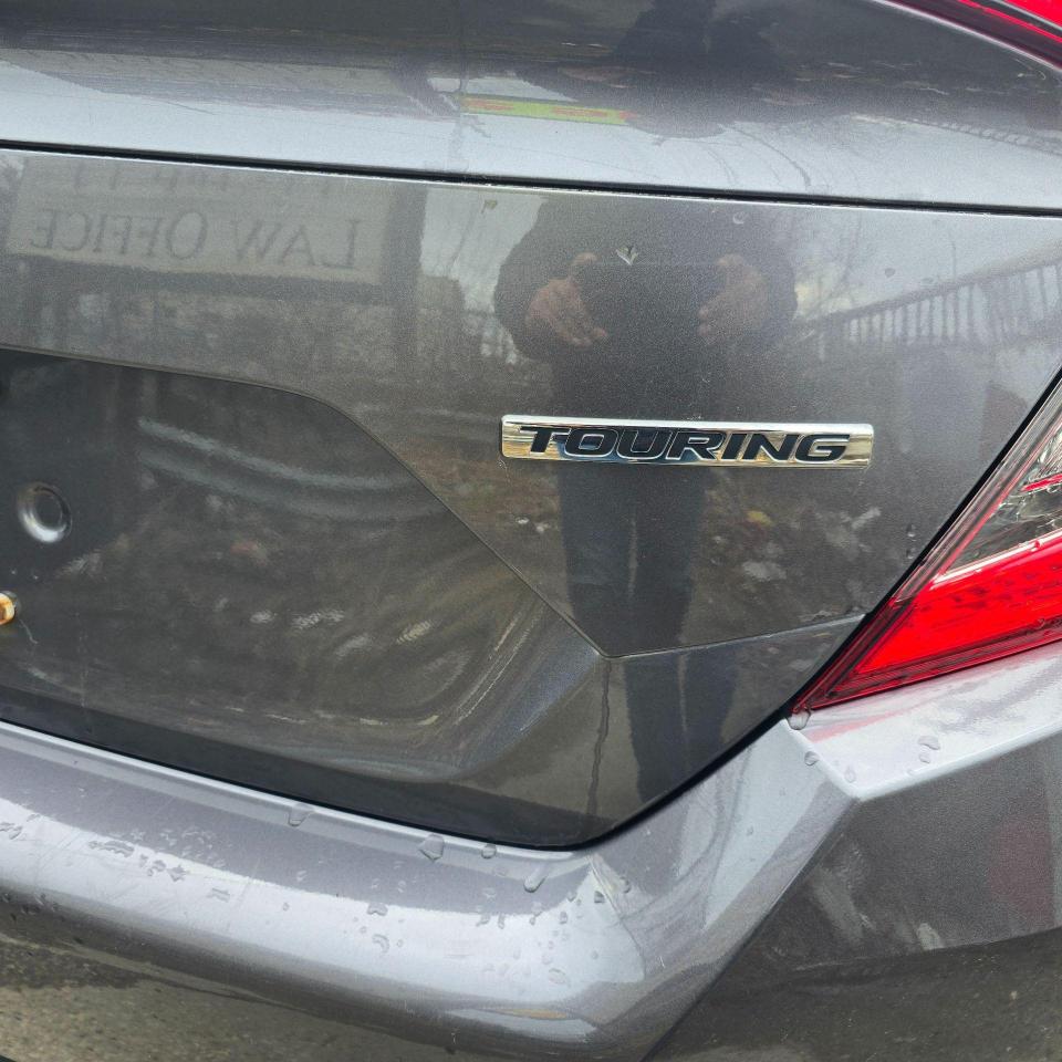 2018 Honda Civic Touring CVT - Photo #9
