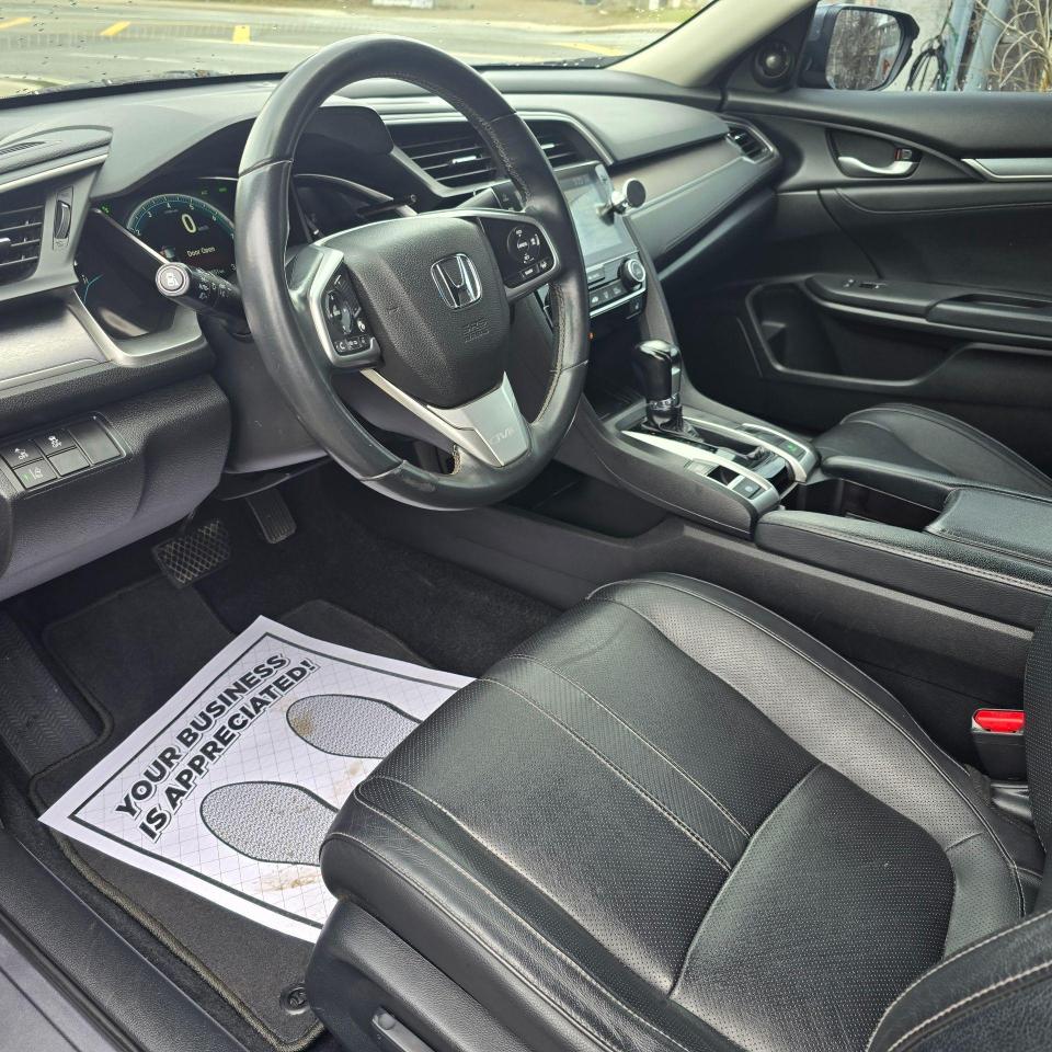 2018 Honda Civic Touring CVT - Photo #11