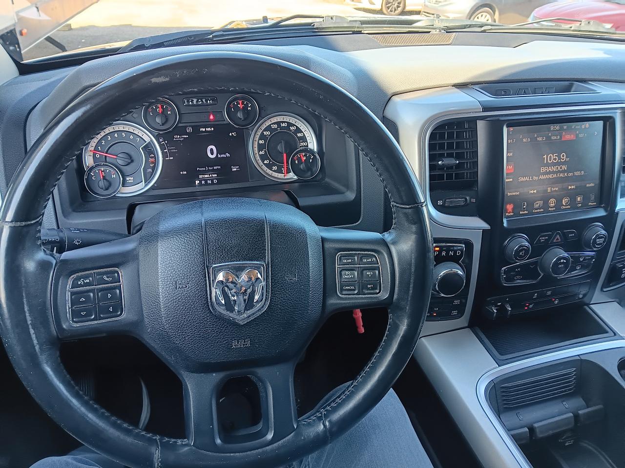 2016 RAM 1500 SLT Crewcab 4x4, Htd Sterng & Seats, BU Cam, Remot - Photo #12