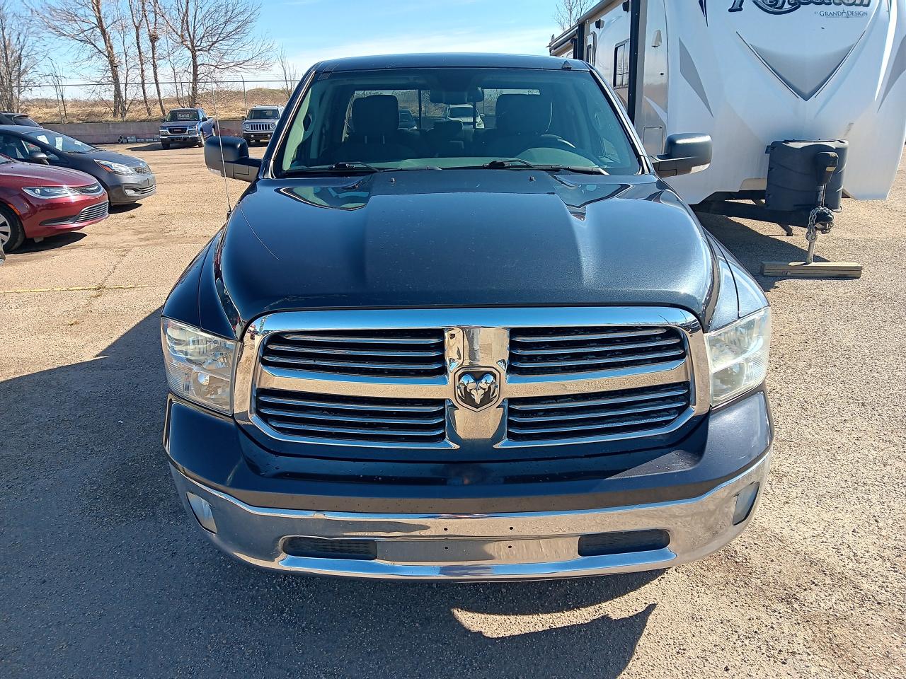 2016 RAM 1500 SLT Crewcab 4x4, Htd Sterng & Seats, BU Cam, Remot - Photo #2