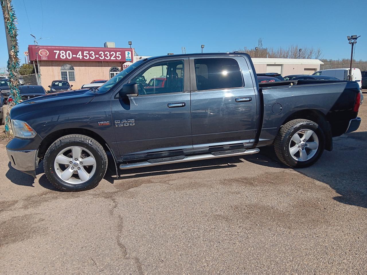2016 RAM 1500 SLT Crewcab 4x4, Htd Sterng & Seats, BU Cam, Remot - Photo #4