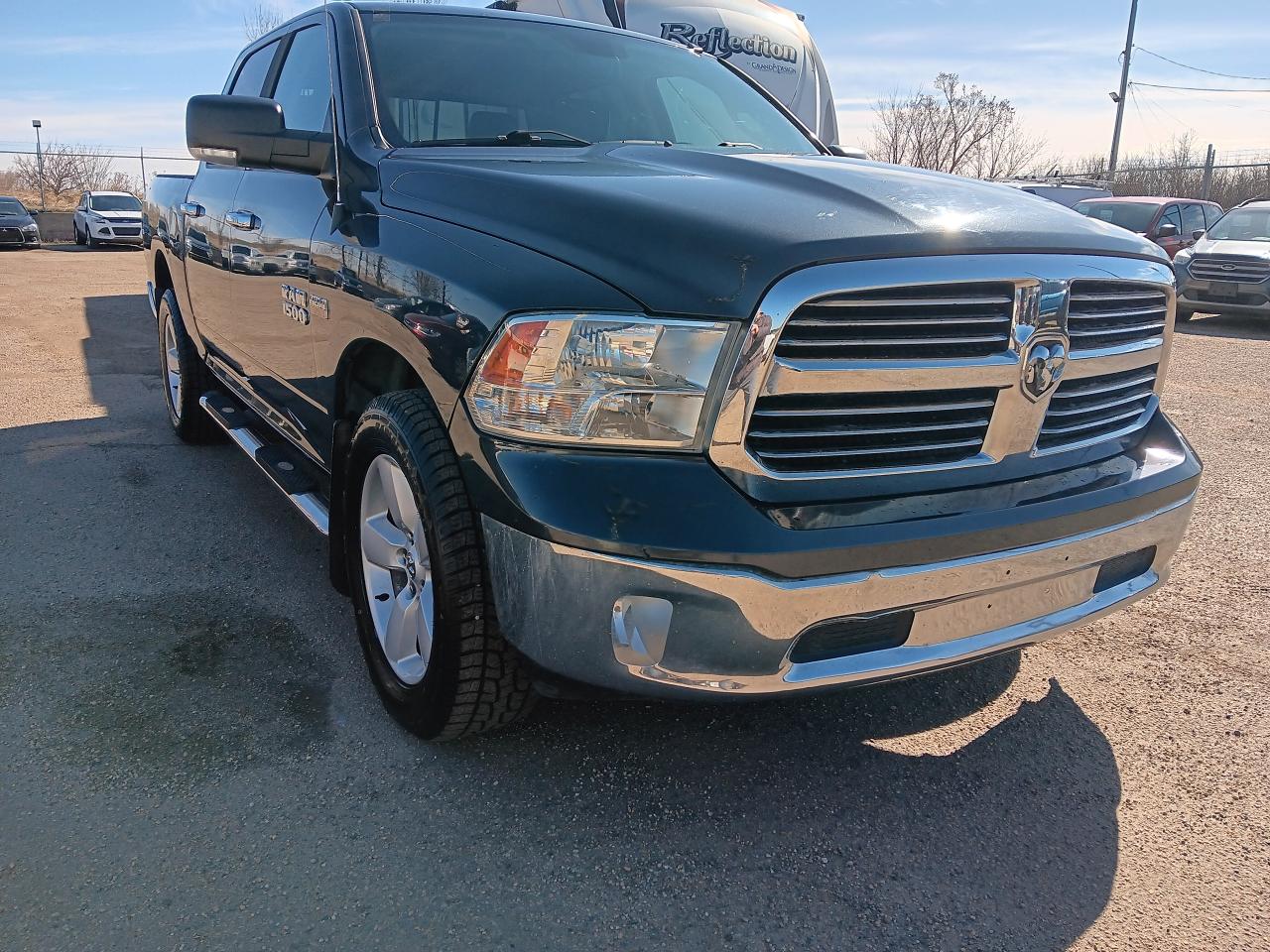2016 RAM 1500 SLT Crewcab 4x4, Htd Sterng & Seats, BU Cam, Remot - Photo #3