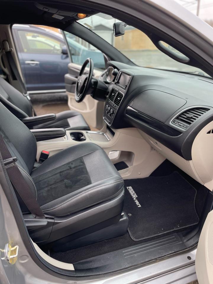 2016 Dodge Grand Caravan SXT Premium Plus - Photo #11