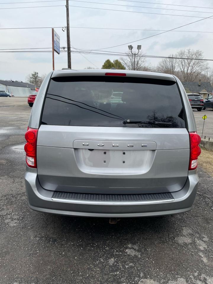 2016 Dodge Grand Caravan SXT Premium Plus - Photo #4