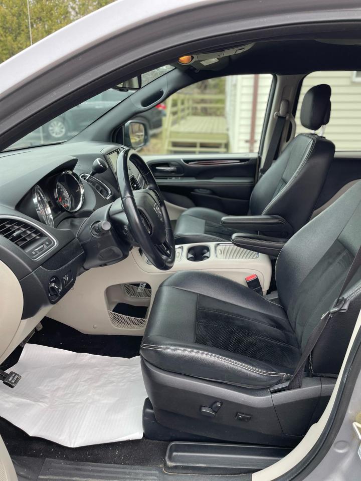 2016 Dodge Grand Caravan SXT Premium Plus - Photo #6