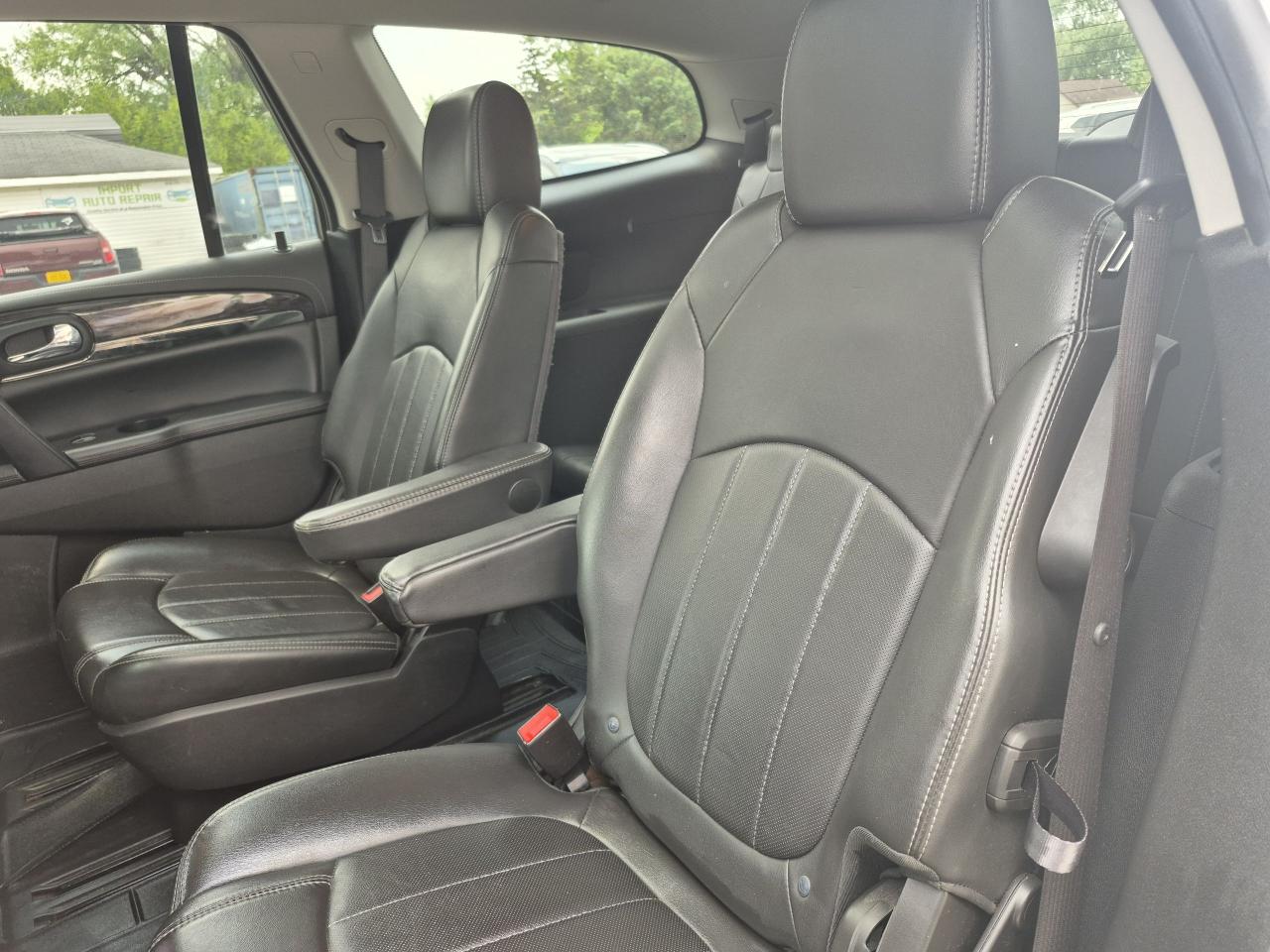 2017 Buick Enclave AWD Premium Photo14