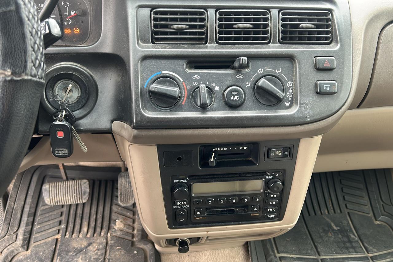 2000 Toyota Sienna LE SOLD AS IS NO SAFETY - Photo #12