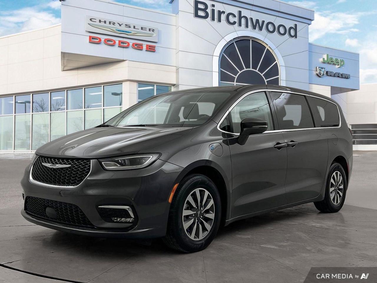 Used 2022 Chrysler Pacifica Hybrid Touring L 5.99% O.A.C for sale in Winnipeg, MB