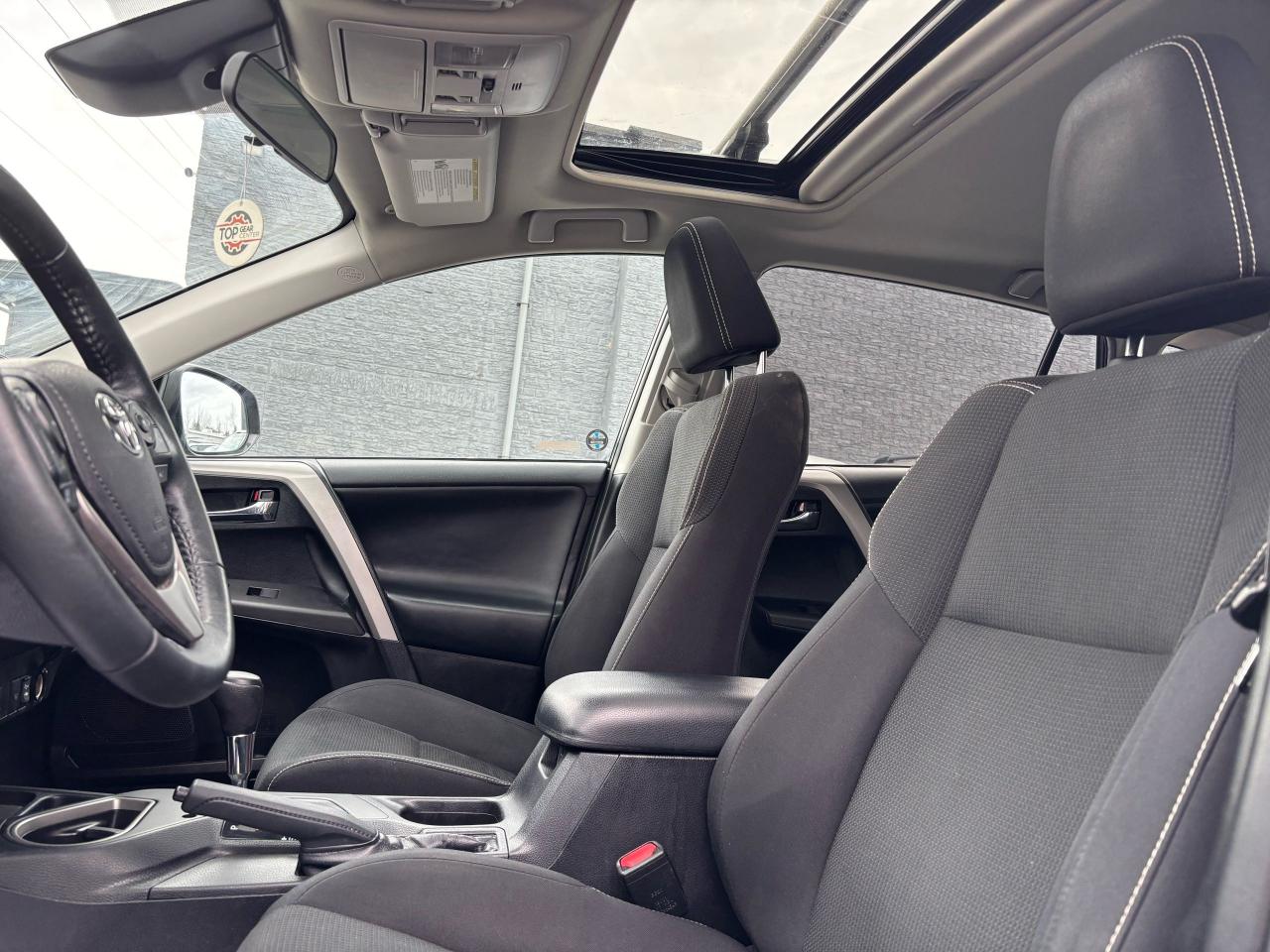 2017 Toyota RAV4 XLE - Photo #9