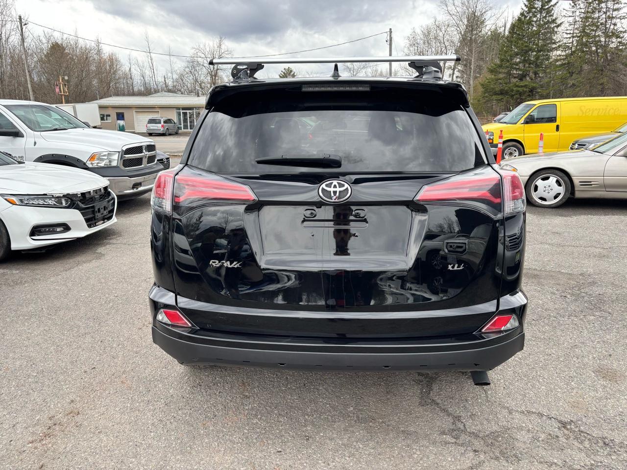 2017 Toyota RAV4 XLE - Photo #5