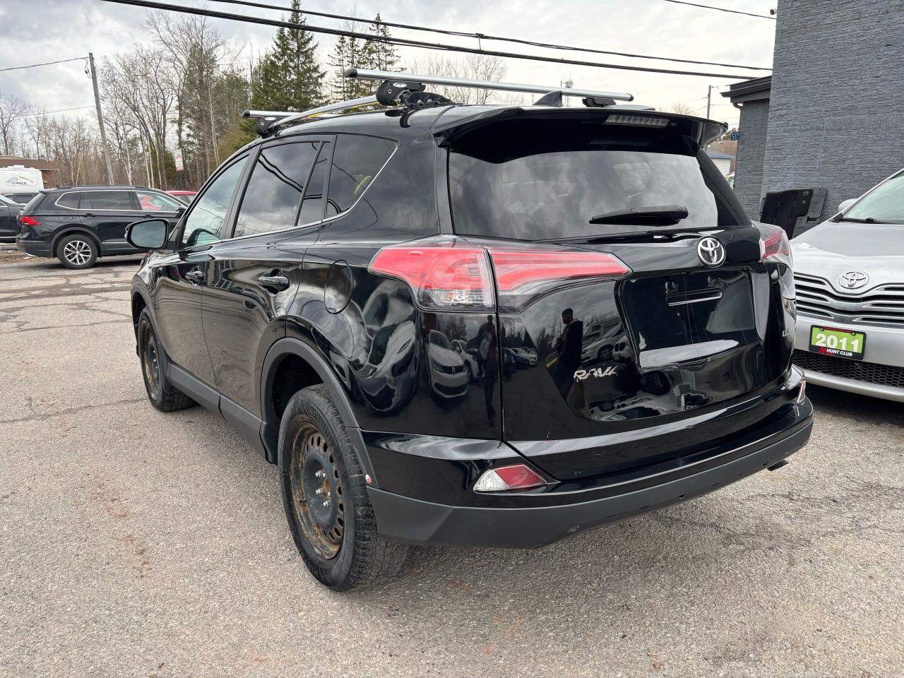 2017 Toyota RAV4 XLE - Photo #7