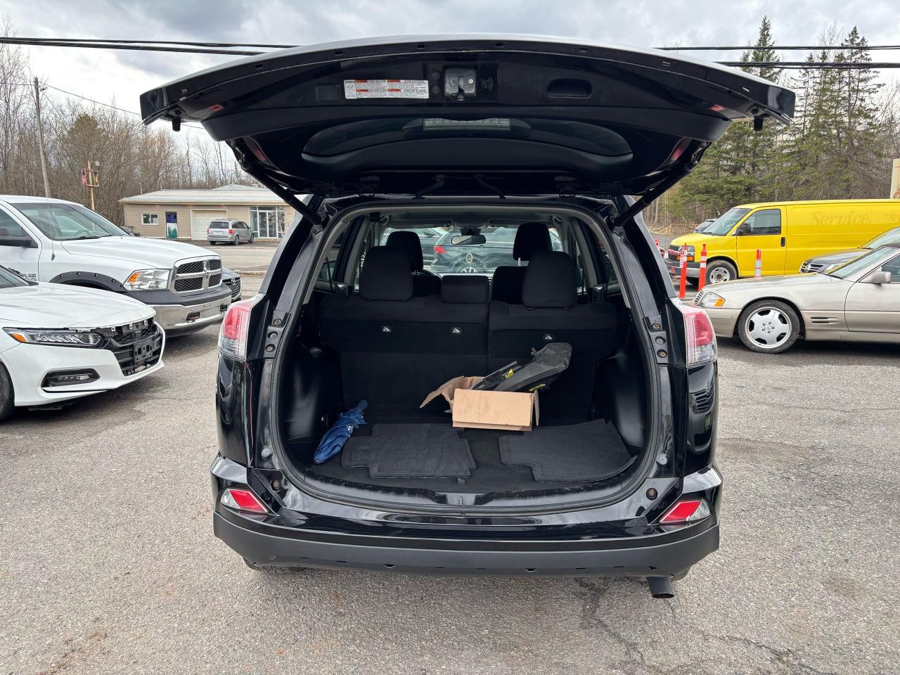 2017 Toyota RAV4 XLE - Photo #6