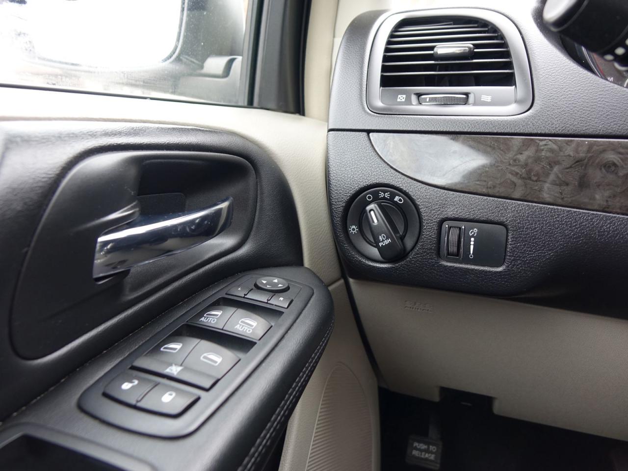 2017 Dodge Grand Caravan Crew - Photo #18