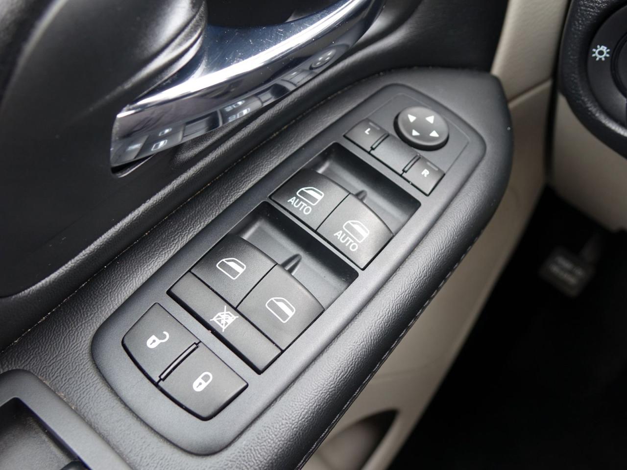 2017 Dodge Grand Caravan Crew - Photo #19