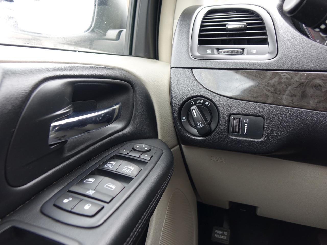 2017 Dodge Grand Caravan Crew - Photo #18