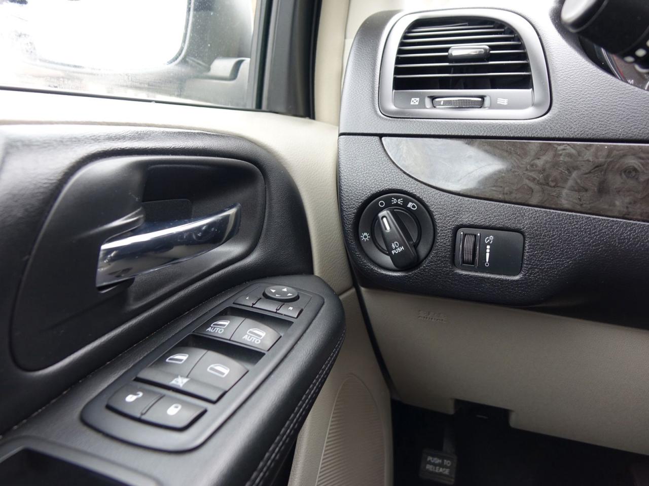 2017 Dodge Grand Caravan Crew - Photo #18