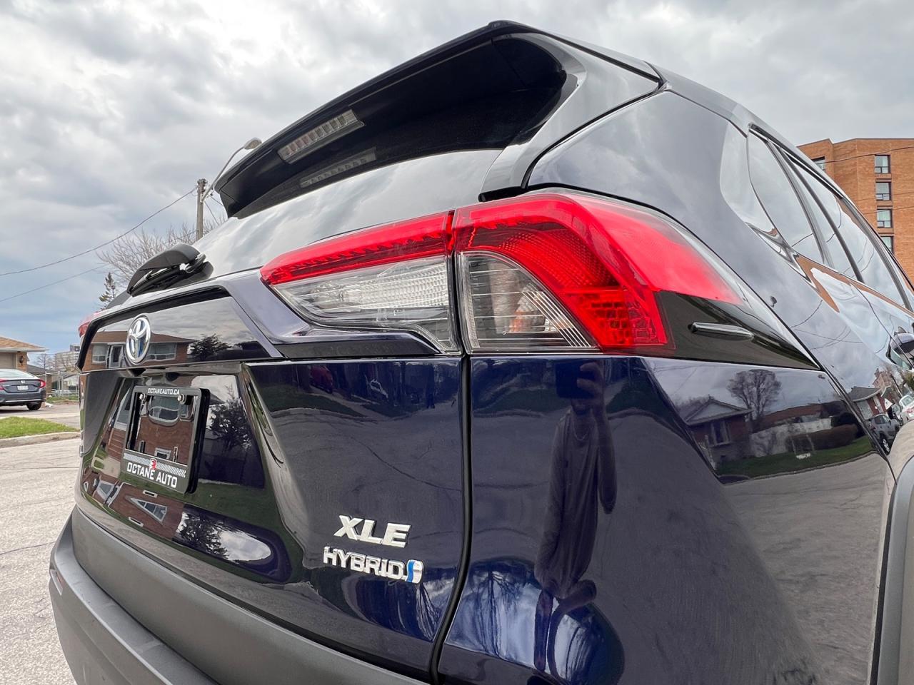 2019 Toyota RAV4 Hybrid XLE - Photo #6