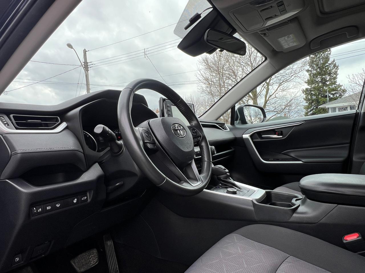 2019 Toyota RAV4 Hybrid XLE - Photo #10
