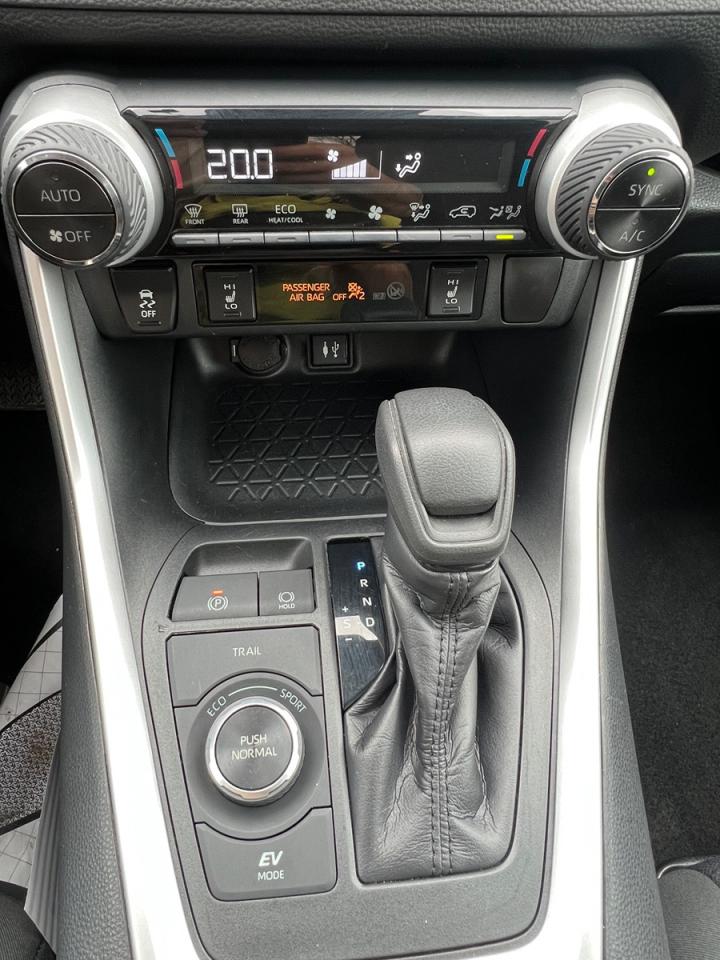 2019 Toyota RAV4 Hybrid XLE - Photo #15