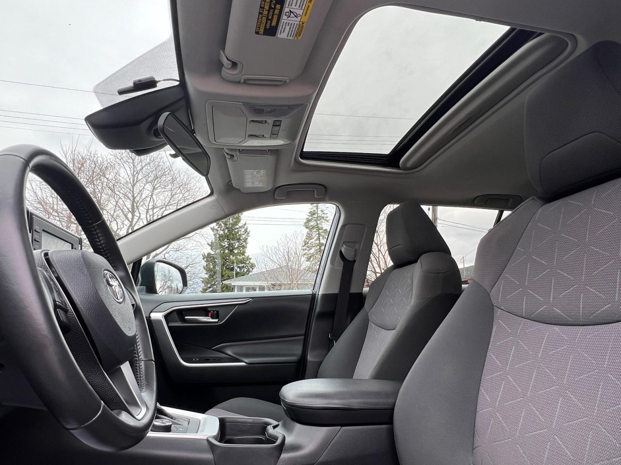 2019 Toyota RAV4 Hybrid XLE - Photo #17